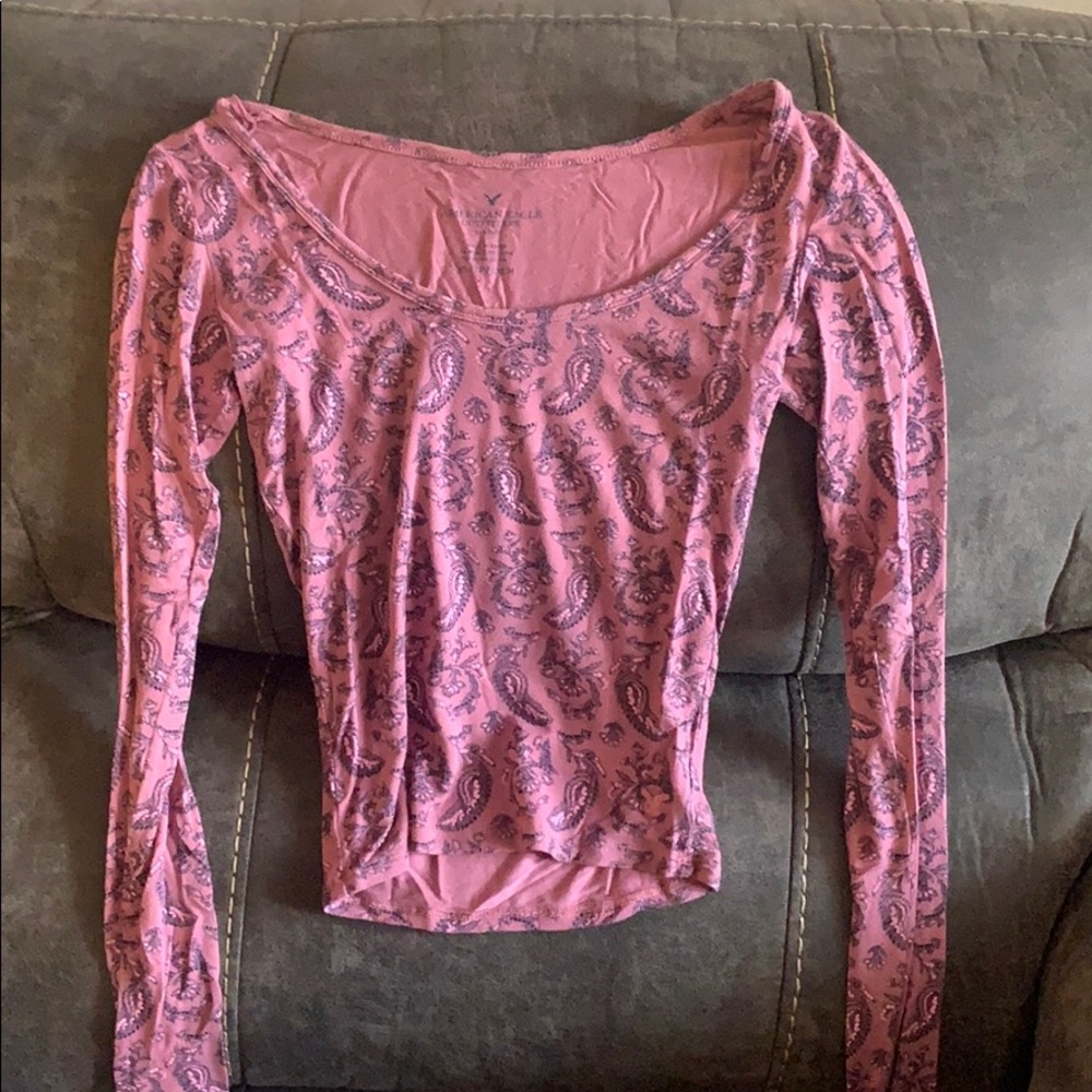 American Eagle long sleeve crop top.